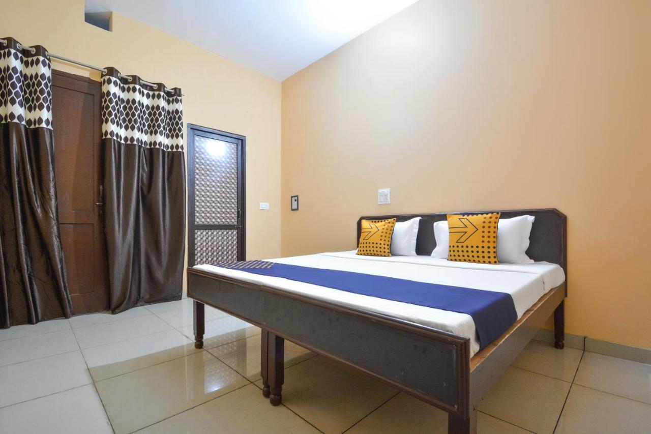 สปอต ออน 61033 โฮเต็ล ไดมอนด์ Hotel Sohana ภายนอก รูปภาพ